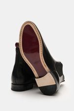 Sturlini Chelsea boot 'Bufalo' black shown from the sole and back side, made of noble smooth leather with stitched Blake construction and elastic inserts.

<p>The stitched Chelsea Boot 'Bufalo' is a classic from the Italian manufacturer STURLINI. Made fro