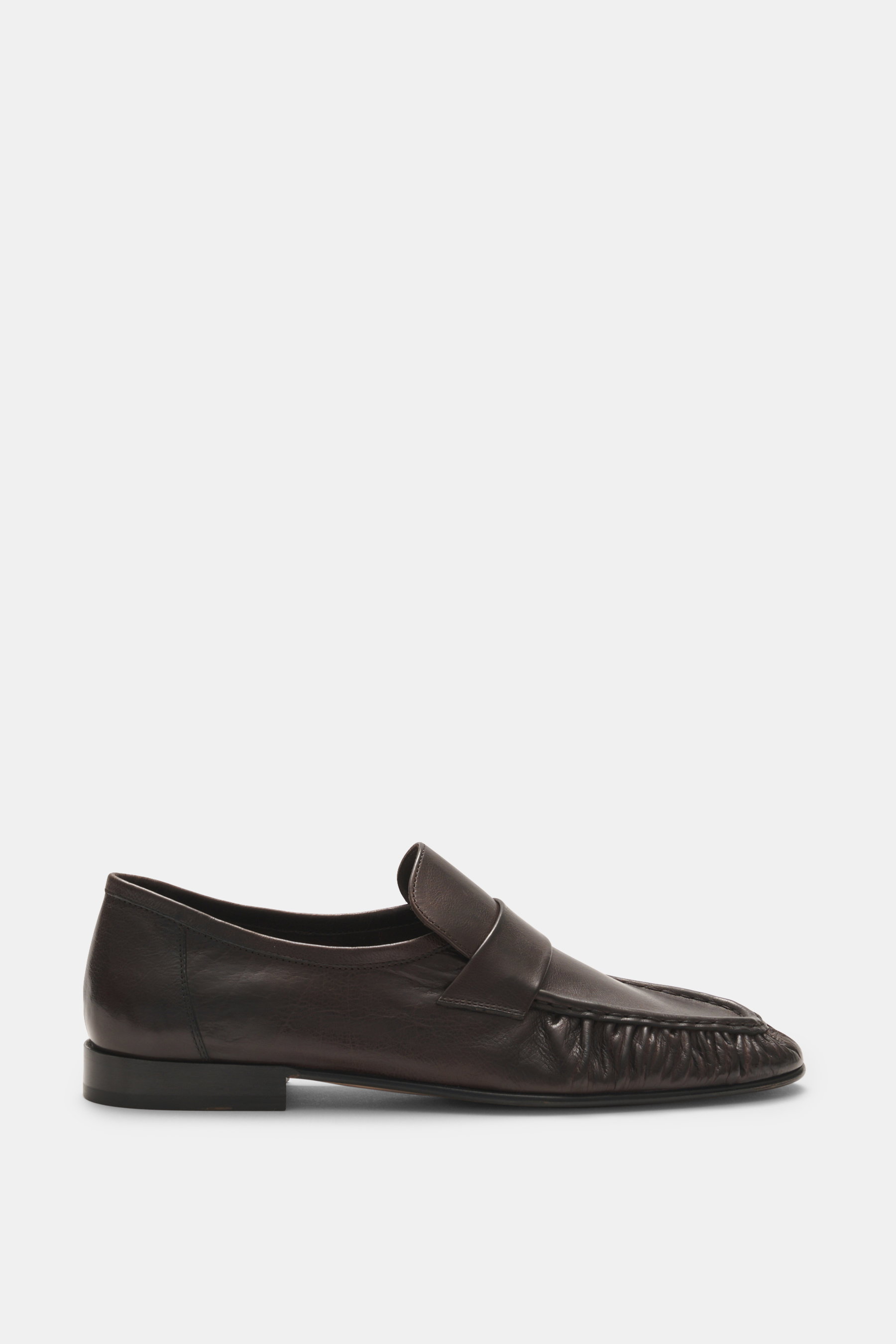Side view of The Row Loafer dark brown in soft eel leather with typical strap, grained look, narrowing silhouette, and decorative seam on front cap.

Description: <p>Highest comfort from master craftsmanship: This loafer by THE ROW is handcrafted in Italy