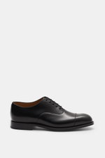 Church's Oxford shoes 'Consul' black shown from the side, polished calf leather, Goodyear welted, narrow toe cap, closed five-eyelet lacing, leather lining, leather outsole, rubber-reinforced heel.