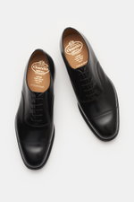 Top-down view of Church's Oxford shoes 'Consul' black, polished calf leather, Goodyear welted, narrow toe cap, closed five-eyelet lacing, leather lining, leather outsole, rubber-reinforced heel.