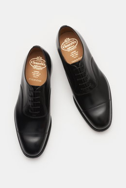 Top-down view of Church's Oxford shoes 'Consul' black, polished calf leather, Goodyear welted, narrow toe cap, closed five-eyelet lacing, leather lining, leather outsole, rubber-reinforced heel.