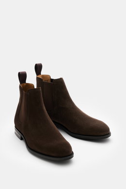 Church's Chelsea Boot 'Amberley' dunkelbraun aus feinstem Veloursleder, seitlich elastisch, schmal zulaufend, von oben leicht schräg fotografiert.