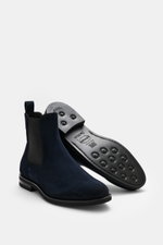 Front and sole view of the Fabiano Ricci Chelsea Boot navy in noble suede leather, featuring elastic inserts, a pull tab, and studded rubber sole.

<p>This sporty Chelsea boot made of noble suede leather by FABIANO RICCI is perfect for the transitional se