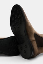 Close-up bottom view of Fabiano Ricci Chelsea Boot grey-brown in noble suede leather with studded rubber sole, elastic inserts, and pull tab, showing a slightly tapered silhouette and leather lining. This sporty Chelsea boot by FABIANO RICCI is perfect fo
