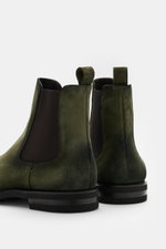 Close-up rear view of Fabiano Ricci Chelsea Boot dark green in noble suede leather with elastic inserts, pull tab, and flexible rubber sole.