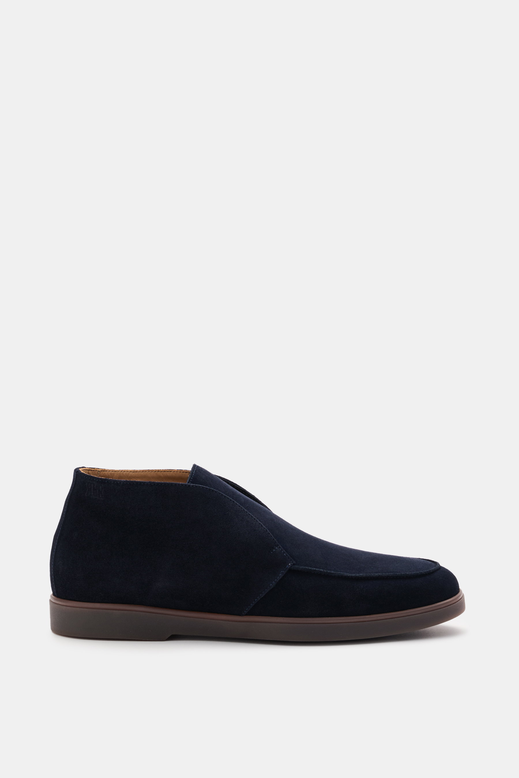 Side view of Fabiano Ricci Desert boots navy in premium navy suede with slightly tapered cut, stitching on toe cap, subtle RFR embossing, leather lining, and flexible rubber sole, designed for comfort in transitional seasons.