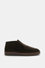 Fabiano Ricci Desert Boot 'Tennessee' dunkelbraun, seitlich fotografiert, Veloursleder, Ziernaht, Lammfellfutter, flexible Gummisohle, schmal.