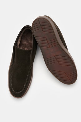 Fabiano Ricci Desert Boot 'Tennessee' dunkelbraun aus Veloursleder mit Lammfellfutter, Ziernaht, schmaler Silhouette, flexible Gummisohle, Draufsicht und Sohle.