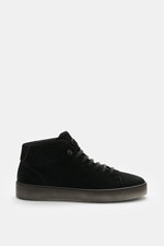 Fabiano Ricci High Top Sneaker 'Tennessee' schwarz seitlich fotografiert, aus softem Veloursleder, elastische Sieben-Loch-Schnürung, gepolsterte Innensohle, flexible Gummisohle.