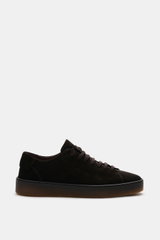 Fabiano Ricci Sneaker 'Tennessee' dunkelbraun aus softem Veloursleder, seitliche Ansicht, elastische Sieben-Loch-Schnürung, flexible Gummisohle.