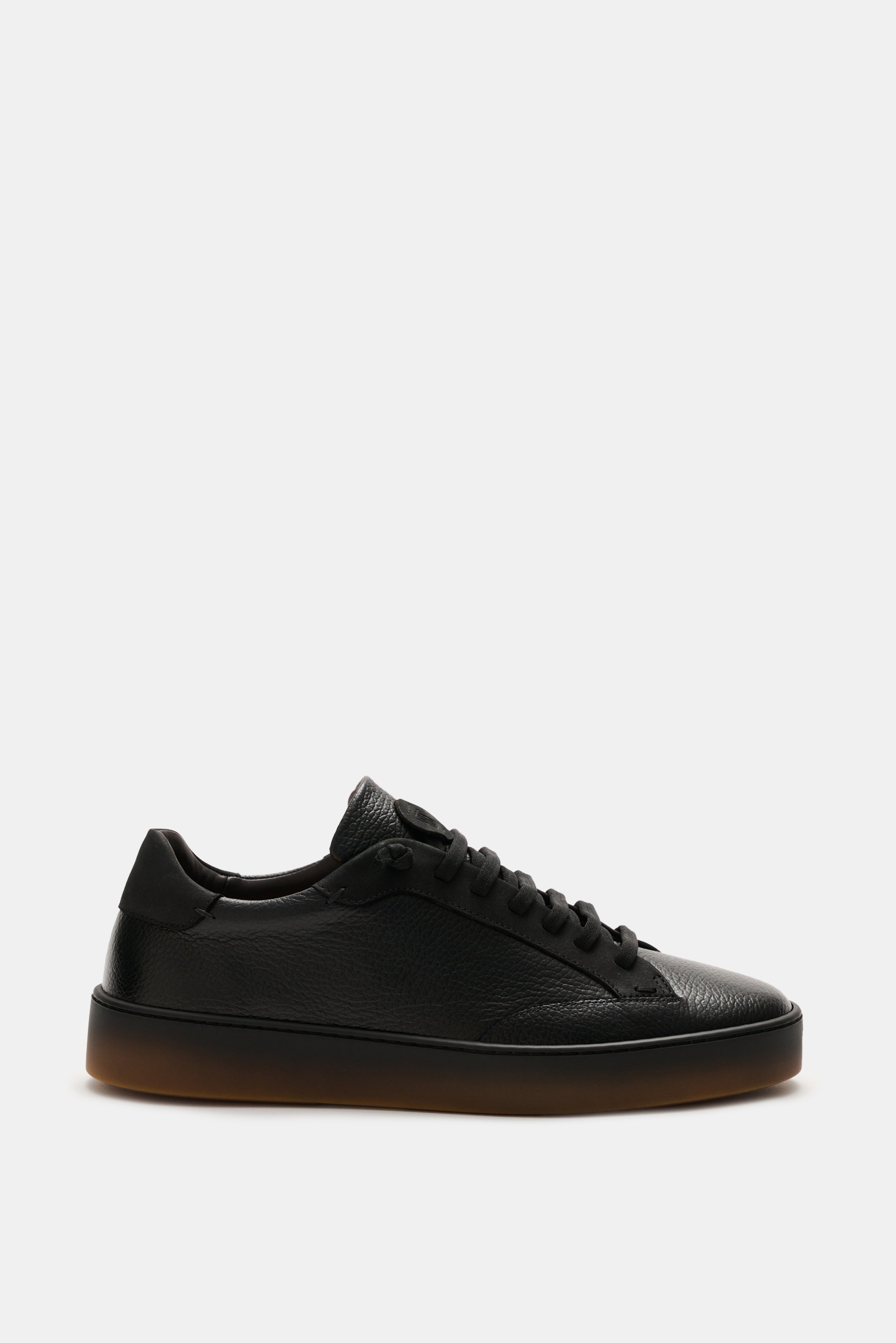 Side view of Fabiano Ricci Sneaker 'Double TDM' black in grained leather with round toe, seven-eyelet elastic lacing, logo patch tongue, leather lining, padded insole, and flexible rubber sole.