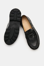 Top and sole view of Paraboot Penny loafers 'Reims' black with vintage finish, high-quality calf leather, and rubber outsole.

Description: <p>With its special vintage finish and chunky silhouette, the Penny Loafer 'Reims' from PARABOOT becomes a statemen