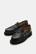 Front angled view of Paraboot Penny loafers 'Reims' black with vintage finish, high-quality calf leather, Norwegian welt, narrow silhouette.

Description: <p>With its special vintage finish and chunky silhouette, the Penny Loafer 'Reims' from PARABOOT bec