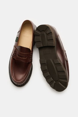 Top-down close-up of Paraboot Penny loafers 'Reims' brown showing the slightly narrow silhouette, classic penny strap, and rubber outsole.

<p>With its chunky silhouette and subtle vintage finish, the penny loafers 'Reims' from PARABOOT becomes a statemen