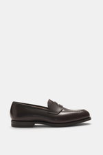 Side view of Crockett & Jones Penny Loafer 'Henley' dark brown in polished smooth leather with penny strap and stitched sole.

<p>Elegant model in polished smooth leather by CROCKETT & JONES: With its noble finish and non-slip rubber sole, the Penny Loafe