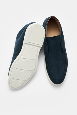 Fabiano Ricci Desert Boot 'Reverse' navy aus Veloursleder, schmal zulaufend, Naht auf Vorderkappe, Lederfutter, Gummisohle, oben und Sohle sichtbar.