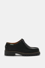 Side view of Sebago Wallabee 'Dockside' black shoe in sturdy nubuck leather with round silhouette, decorative seam, two-eyelet lacing, leather lining, and rubber sole with tread, practical for the transitional season.