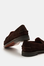 Rear and side view of Sebago Penny Loafer 'Classic Dan' dark brown in supple suede leather with tapered silhouette, penny strap, leather sole.