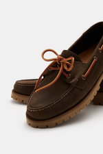 Close-up front-side view of Sebago Boat Shoe 'Ranger Muddy' Brown in durable nubuck leather with leather band lacing and rubber sole.

Description:  
<p>Robust classic: The boat shoe 'Ranger Muddy' by SEBAGO made of nubuck leather impresses with its timel