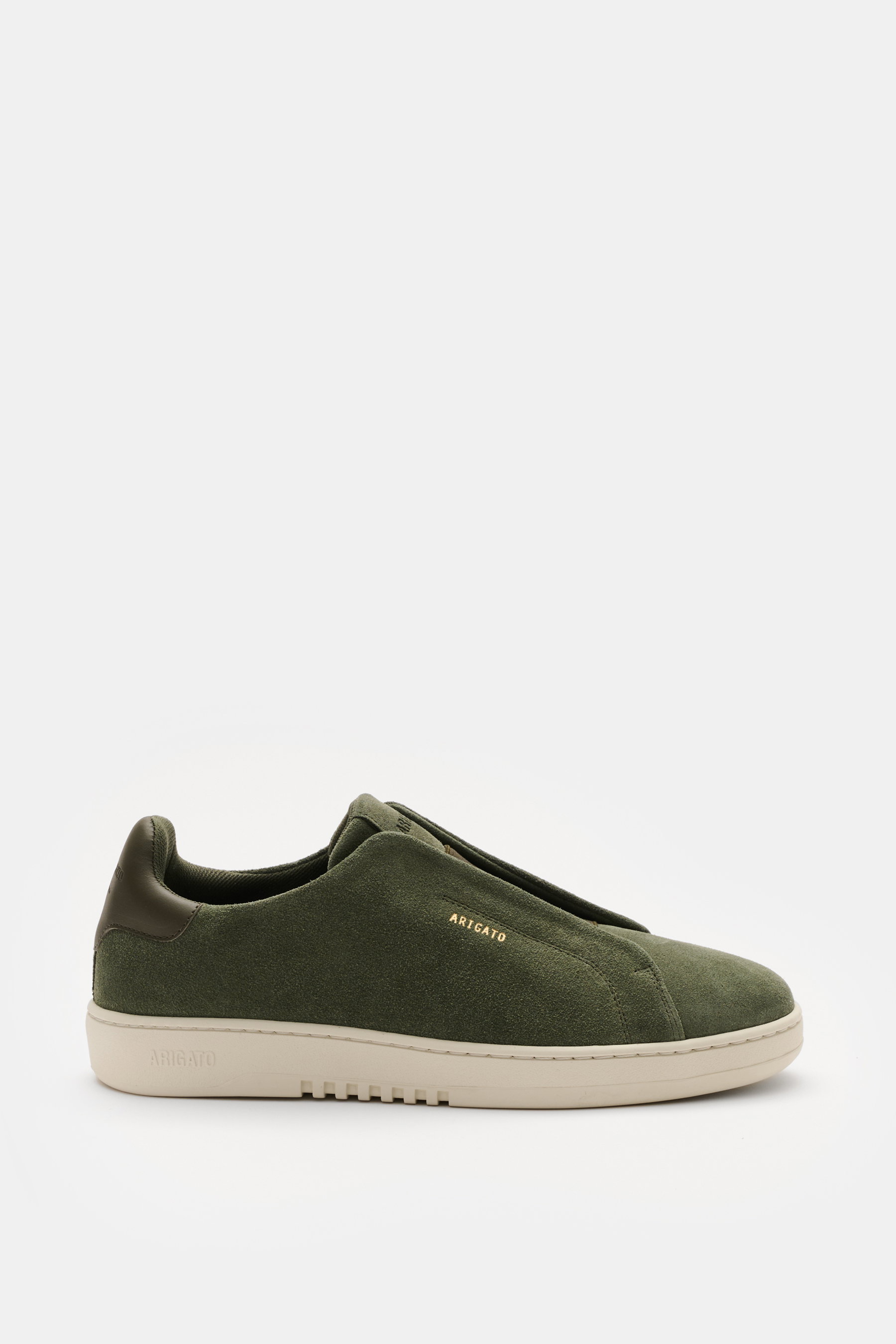 Axel Arigato Sneaker 'Dice Laceless' graugrün aus edlem Veloursleder, runde Vorderkappe, breites Gummi, goldene Prägung, Mesh-Innenfutter, flexible Sohle, Seitenansicht.