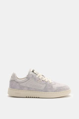 Axel Arigato Sneaker 'Dice Lo' pastellblau/hellgrau, Seitenansicht, Retro-Design, Nubuk- & Veloursleder, Perforierungen, gepolstert, flexible Gummisohle.