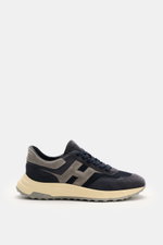 Side view of Hogan Sneaker 'Hyperlight' navy/dunkelgrau featuring premium veloursleder, contrasting overlays, round toe, 6-hole lacing, padded collar, leather-textile lining, memory foam footbed, and rubber sole with studded profile for all-day comfort.