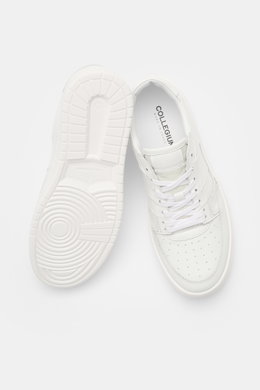 Collegium Sneaker 'Pillar Alpha' offwhite, fein genarbtes Glattleder, Sieben-Loch-Schnürung, gepolsterter Schaftrand, flexible Sohle, Draufsicht.