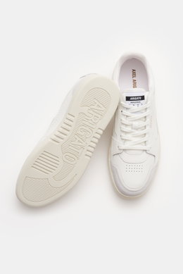 Top view of Axel Arigato Sneaker 'Dice Lo' weiß showing the upper, laces, and sole with embossed branding, made of smooth Italian leather and nubuck overlays.

Description: <p>Alltags-Sneaker mit retroesker Note: Der 'Dice Lo' von AXEL ARIGATO aus italien