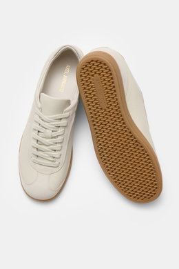 Axel Arigato Sneaker 'Zane' creme shown from top view and sole view, featuring fine grained leather, suede overlays, round toe, seven-hole lacing, padded collar, terry and leather lining, and flexible gum sole with logo. <div class="qMYqUG_convSearchResul