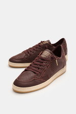 Golden Goose Sneaker 'Ball Star' bordeaux/sand, seitliche Draufsicht, Nappaleder, Vintage-Finish, Stern, Used-Optik, flexible Gummisohle.