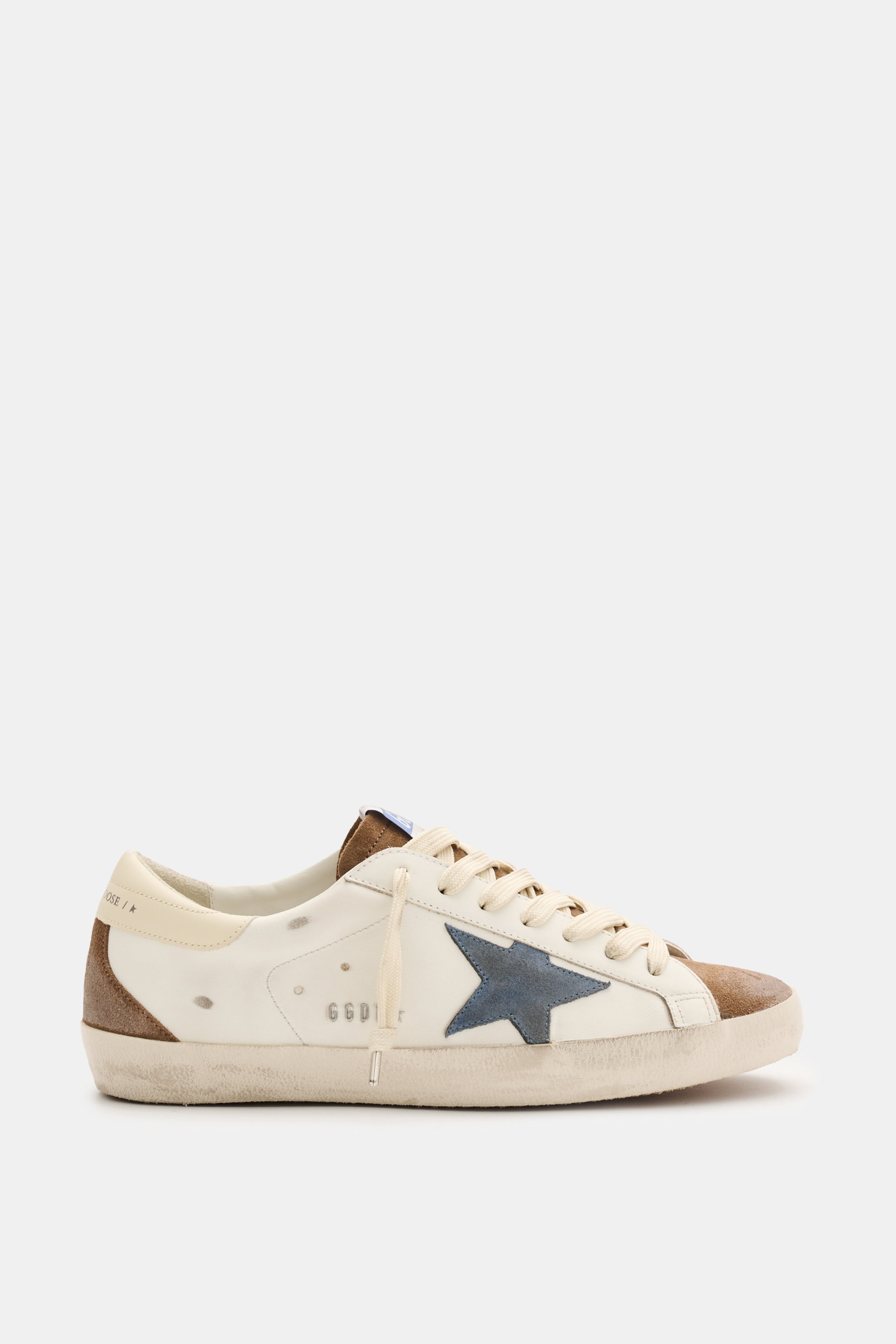 Golden Goose Sneaker 'Super-Star Classic' creme/taupe/rauchblau, Seitenansicht rechts, Vintage-Finish mit handgemachter Used-Optik und Stern-Overlay.