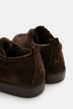 Henderson Sneaker 'Colby' dark brown shown from rear close-up, soft suede leather with lambskin lining, round toe, seven-hole lacing, logo on tongue, pull tab, light rubber outsole, ready for cold days.