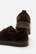 Rear and side view of Henderson Sneaker 'Levante' dark brown made of soft suede leather with round toe cap, five-eyelet lacing.

<p>The sneaker 'Levante' by HENDERSON made of soft suede leather in a simple design allows for a variety of looks and is a mus