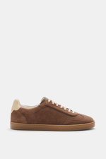 Brunello Cucinelli Sneaker braun aus geschmeidigem Veloursleder, seitliche Ansicht, schmal zulaufend, Flügelkappe, sieben-Loch-Schnürung, gepolsterter Schaftrand, Naturgummisohle.