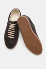 Top and sole view of Brunello Cucinelli Sneakers grey brown in smooth suede with beige laces, natural rubber outsole, and leather details.

<p>These retro sneakers in smooth suede by BRUNELLO CUCINELLI promise a flexible and lightweight feel.</p>
<ul>