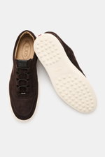 Tod's Slip-on Sneaker dunkelbraun aus softem Veloursleder, mit elastischer Schnürung, genoppter Gummisohle, fotografiert von oben.