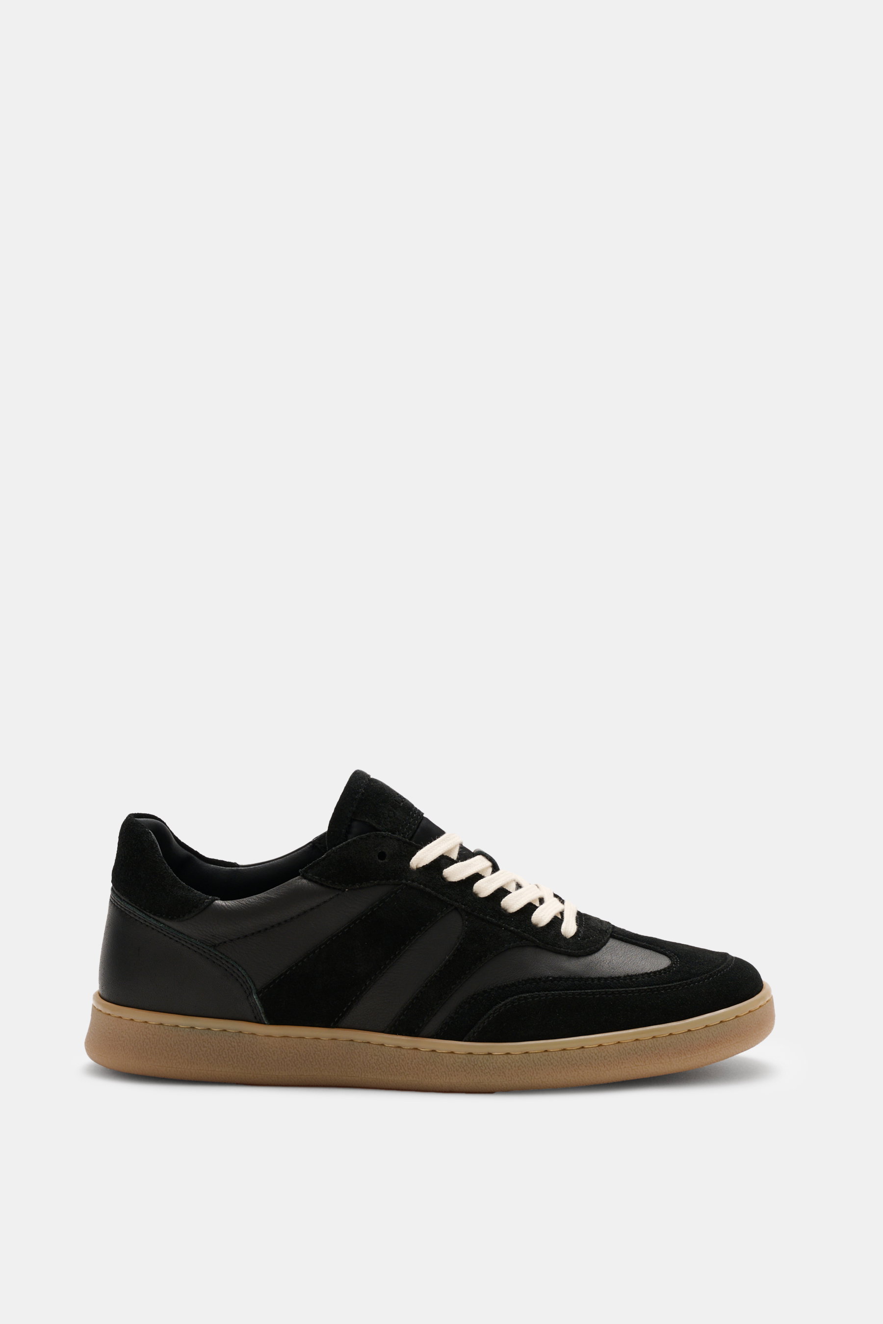 Collegium Sneaker 'Pillar Court III' black shown from the side, featuring fine grained smooth leather, suede overlays, and seven-hole lacing. 

<p>The American label COLLEGIUM stands for contemporary interpretations of classic sneaker styles, handcrafted 
