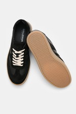 Collegium Sneaker 'Pillar Court III' schwarz, von oben mit sichtbarer Gummisohle, Velours- und Glattleder, Sieben-Loch-Schnürung, gepolstert.
