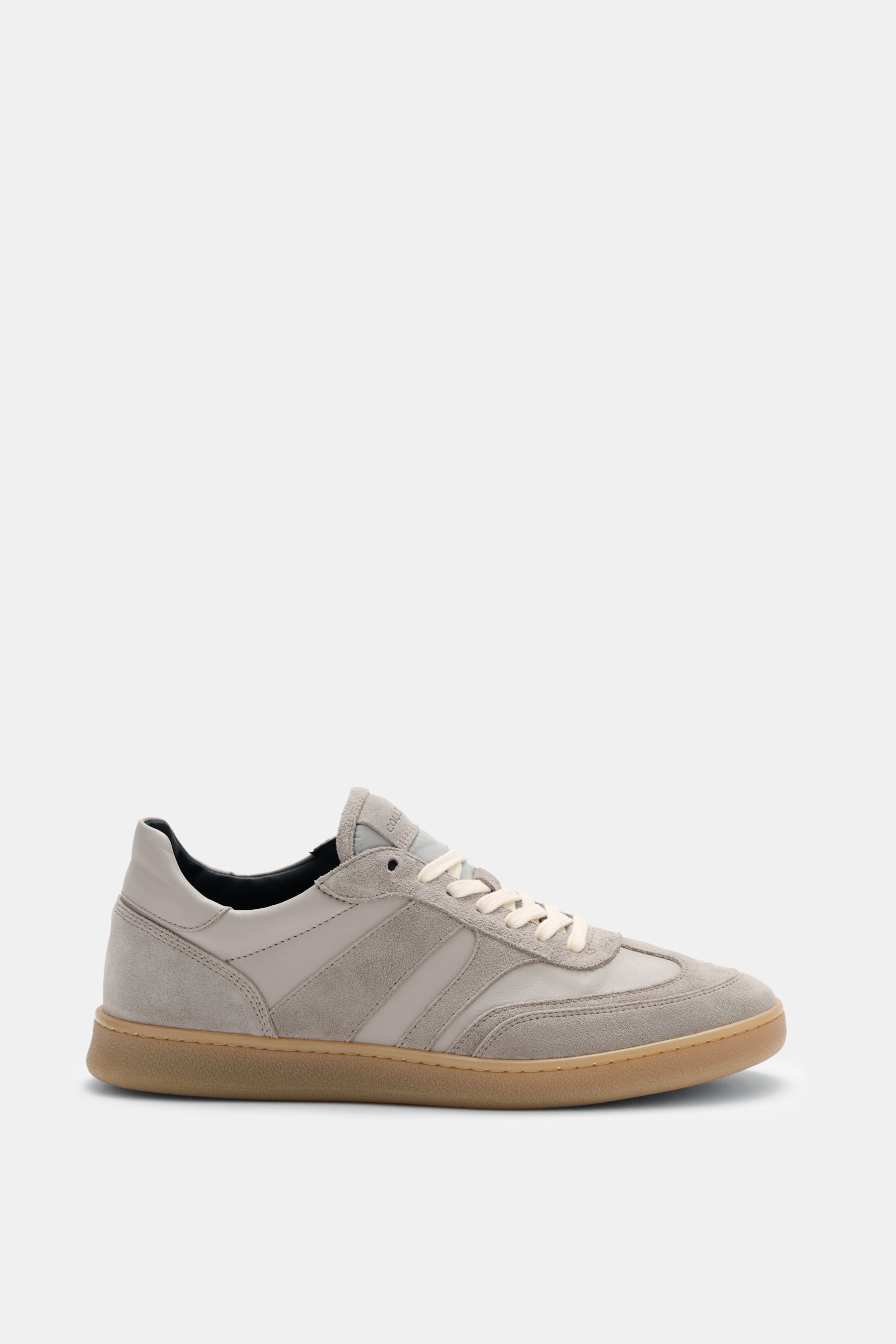 Collegium Sneaker 'Pillar Court III' gray shown from side, featuring fine-grained leather, suede overlays, seven-eyelet lacing, logo tongue, padded collar, leather lining, flexible rubber sole. The American label COLLEGIUM stands for contemporary interpre