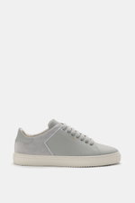 Axel Arigato Sneaker 'Clean 90 Split' grey shown from side view, made of smooth and suede leather, round toe, seven-eyelet lacing, gold label embossing, padded collar, leather lining, flexible rubber sole, versatile for smart-casual wear.