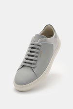 Axel Arigato Sneaker 'Clean 90 Split' grey shown from a top-front angle, featuring smooth and suede leather, round toe, seven-eyelet lacing, gold embossing, padded collar, leather lining, and flexible rubber sole.