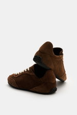 Rear and side view of Axel Arigato Sneaker 'Daze Runner' dark brown in supple suede leather with tonal overlays, rounded toe cap, seven-eyelet lacing, embossed logo tongue, padded collar, terry lining, and flexible rubber sole, handmade in Portugal, minim
