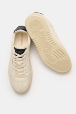 Top and sole view of Axel Arigato Sneaker 'Dice T-Toe' sand/navy, an urban all-rounder with smooth and nubuck leather, rounded perforated toe, seven-eyelet lacing, padded collar, and flexible rubber sole.

Description: <p>Urban all-rounder: The 'Dice T-To