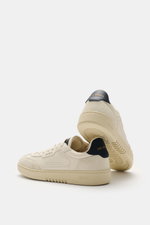 Axel Arigato Sneaker 'Dice T-Toe' sand/navy shown from side and sole view, high-quality smooth and nubuck leather, rounded toe cap with perforations, seven-eyelet lacing, woven tongue label, gold embossing, padded collar, partly recycled mesh lining, padd