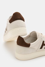 Hinteransicht des Hogan Sneaker 'Allacciato Banda' sand/dunkelbraun aus Glattleder und Veloursleder mit Memory-Foam-Fußbett.