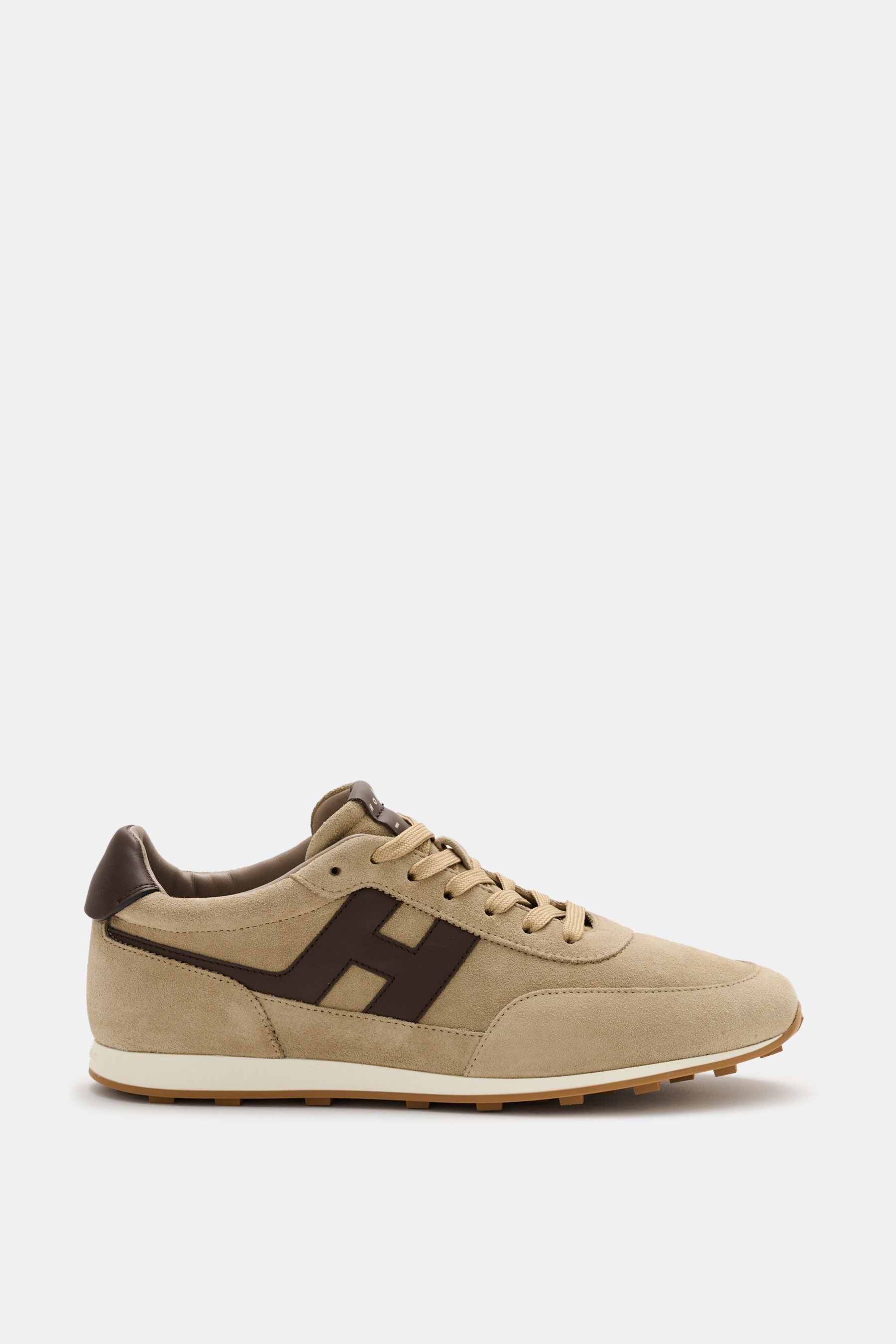 Hogan Sneaker 'Allacciato' taupe/dunkelbraun aus Veloursleder, Memory-Foam-Fußbett, sieben-Loch-Schnürung, Seitenansicht, flexible Gummisohle.