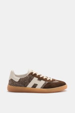 Hogan Sneaker "Cool Allacciato" dunkelbraun/offwhite, seitliche Nahaufnahme, Veloursleder, sieben Loch Schnürung, gepolsterter Schaftrand, Memory-Foam-Fußbett, flexible Gummisohle.