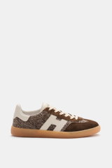 Hogan Sneaker "Cool Allacciato" dunkelbraun/offwhite, seitliche Nahaufnahme, Veloursleder, sieben Loch Schnürung, gepolsterter Schaftrand, Memory-Foam-Fußbett, flexible Gummisohle.