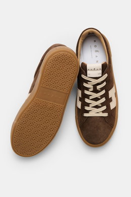 Hogan Sneaker 'Cool Allacciato' dunkelbraun/beige, seitlich oben fotografiert, aus Veloursleder mit Memory-Foam, Gummisohle, 7-Loch-Schnürung, H-Logo.