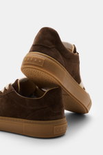 Hogan Sneaker 'Cool Allacciato' dunkelbraun/beige, Rückansicht schräg oben, Veloursleder, Memory-Foam-Fußbett, flexible Gummisohle.